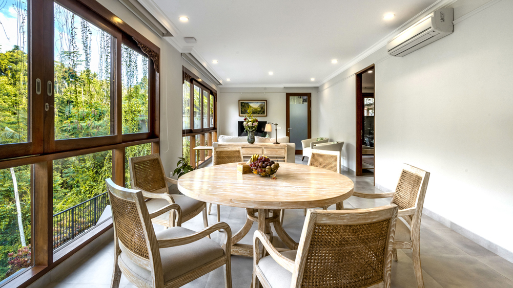 Pala Ubud - Villa Batur - Cosy living spaces overlooking the river